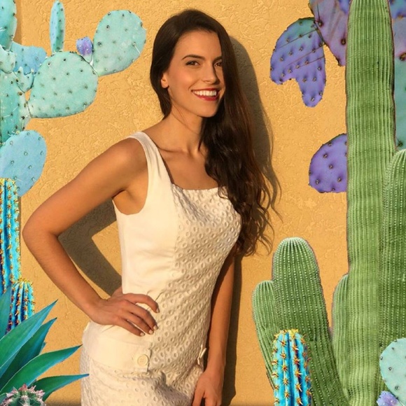 Meet Your Posher, Danielle! - Picture 2 of 8